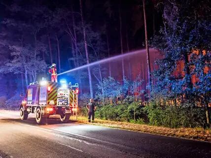 Waldbrand Bei Potsdam Panzer Legt Granaten Frei