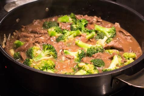 Kinesisk biff med broccoli Asiatiska recept Middag recept Vårrullar