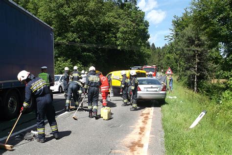 Drei Verletzte Nach Pkw Kollision Mit Lkw Steiermark Orf At