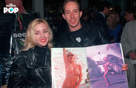 ยอนรอย Madonnas Sex Book 1992 ทำความเขาใจเรองเซกซผานความฉาวโฉ กบหนงสอทขายไดเรว