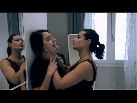 OKKULON Dos Zorras Hambrientas Se Besan Con Saliva XVIDEOS