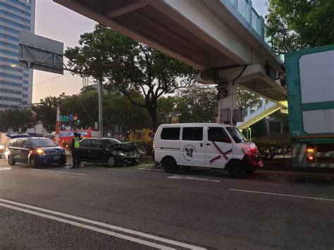 台中台灣大道今清晨4車連環撞 他頭部擦傷送醫疑開車恍神肇事 蕃新聞