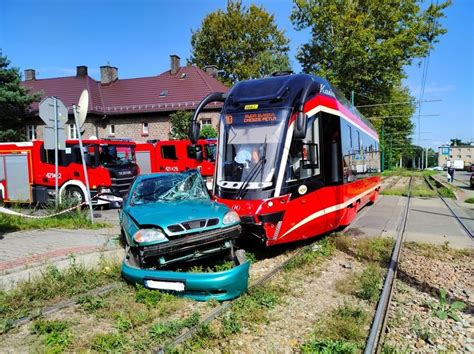 Zderzenie Tramwaju Z Samochodem W Chorzowie Pi Os B Rannych Ruch