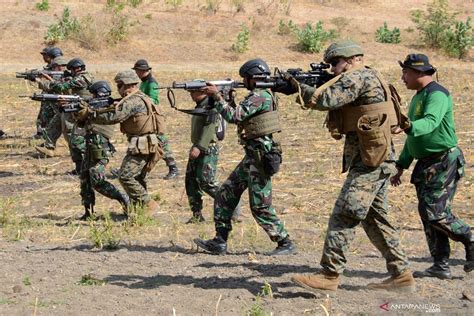 Latihan Menembak Marinir Tni Al Dan Marinir As Usmc Antara News