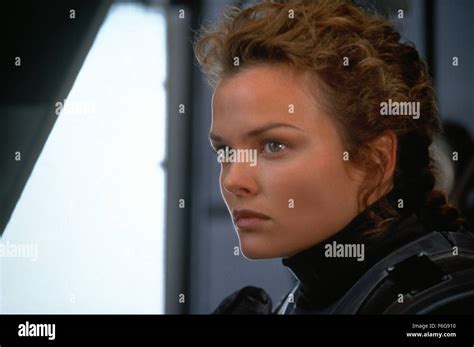 Dina Meyer Starship Troopers 1997 Hi Res Stock Photography And Images