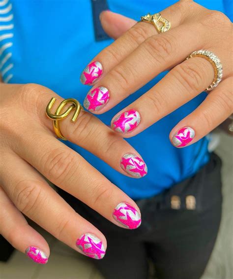 25 Hot Pink Vibrant Nails For Modern Women Hot Pink Star Silver Nails