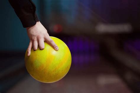 How to Choose the Bowling Ball Sizes & Weights | Bowling Knowledge