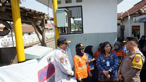 Perlintasan Kereta Api Di Kota Kediri Kini Sudah Dipasang Palang Pintu