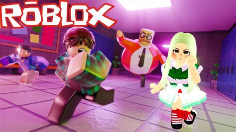 INTENTAMOS ESCAPAR DEL DIRECTOR MALVADO DE NUESTRA ESCUELA DE ROBLOX