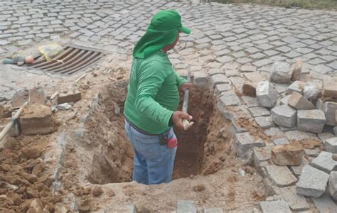 Prefeitura De Juazeiro Realiza Reposi O De Cal Amento No Bairro Santo