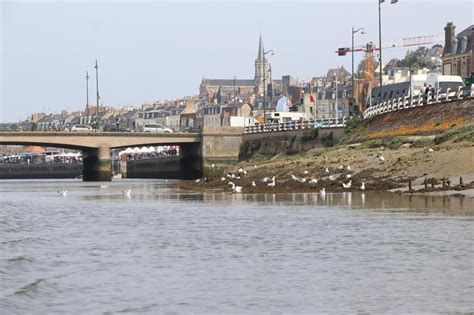 Trouville Deauville Redécouvrir la Touques à bord dun bateau sans