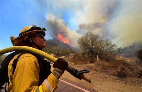 Usa California In Fiamme 20mila Residenti In Fuga La Repubblica