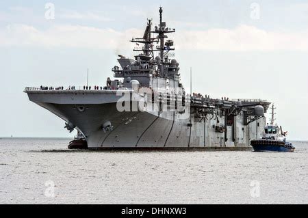 USS Tarawa (LHA-1 Stock Photo - Alamy