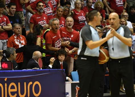 Basket A Arbitro Aggredito Da Un Tifoso A Forl Il Campo Dell