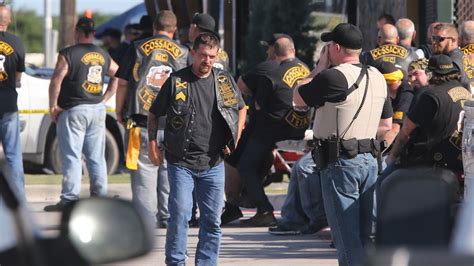 Waco Biker Gang Shootout Kills 9 Outside Twin Peaks Cnn