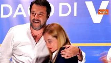 Salvini E Meloni Insieme Sul Palco Di Verona La Leader Di Fdi Non Faremo Fine Di Romeo E