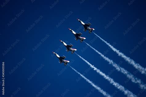 f 16 fighter jet Wallpaper 4K Stock Photo | Adobe Stock