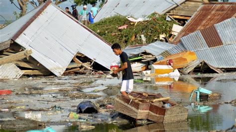 Mindestens 30 Tote Durch Erdbeben Und Tsunami In Indonesien