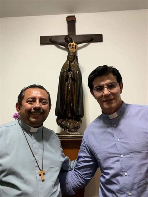 Padres Manzotti E Antonio Furtado Visitam Imagem De Nossa Senhora Que