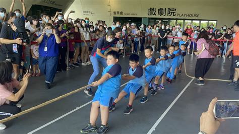 漾新聞高市幼兒拔河比賽登上衛武營 陳正光、童燕珍、黃雀華推動有成 阿公阿媽成「地表最強啦啦隊」