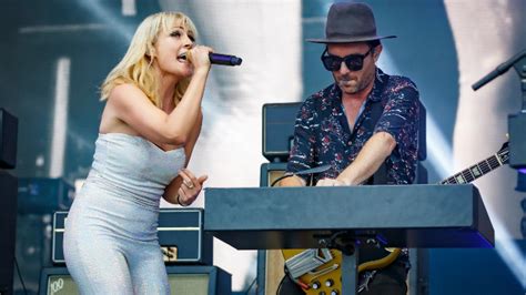 Metric Announces New Single All Comes Crashing Kupd Arizona S