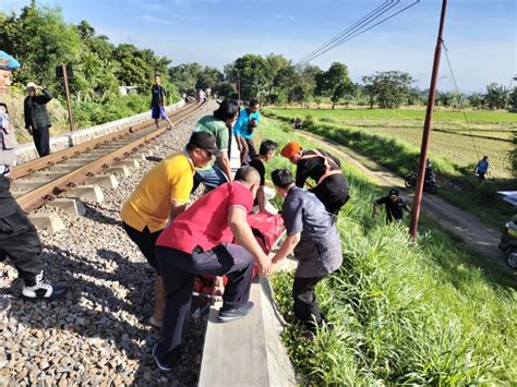 2 Pekan 7 Nyawa Melayang Di Perlintasan Kereta Api WartaBromo