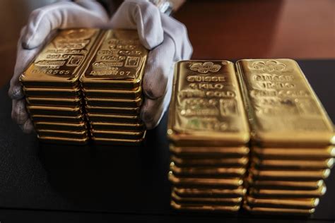 Gold Rises To Nine Week High As Us Data Reinforces Rate Cut Bets