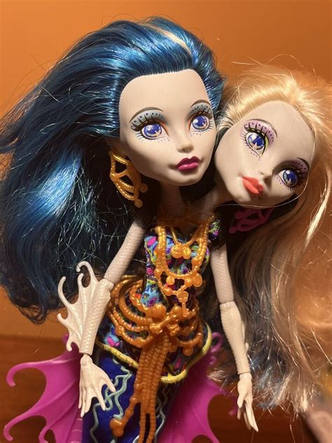 Monster High Peri And Pearl Great Scarrier Reef Twins Serpentine Two