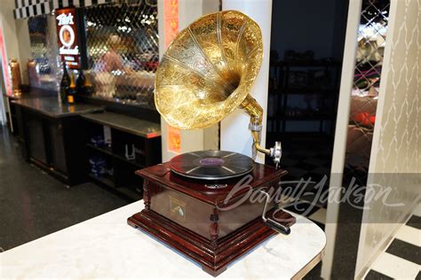 RCA HIS MASTERS VOICE REPRODUCTION GRAMOPHONE PHONOGRAPH Front 3 4