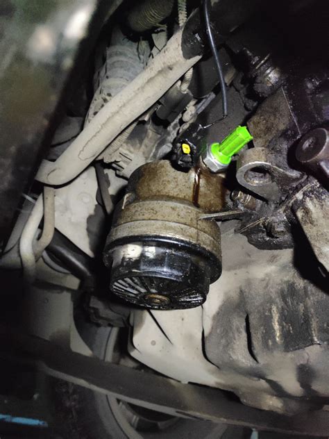 Решил поменять датчик давления масла — сломал корпус масляного фильтра ...