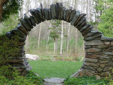 38 Eye-Catching Moon Gate Designs For Your Garden • Insteading