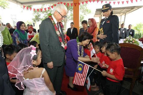 President Tony Tan Keng Yam And Mrs Mary Tan Visiting