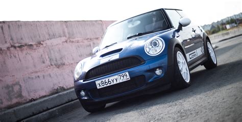 Выбор Mini из кучи Mini MINI Cooper S Mk II 1 6 л 2007 года