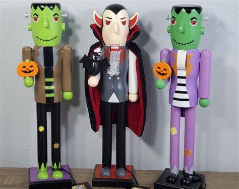 Halloween Nutcrackers Dracula Frankenstein Wooden Halloween