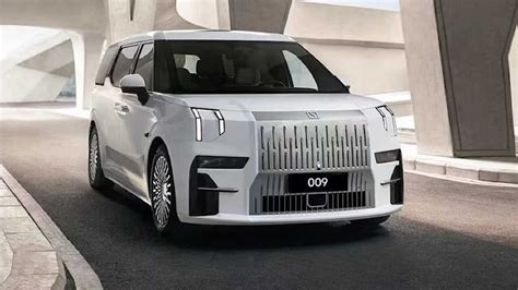 Zeekr 009 A Luxury Electric Minivan That Debuts With 536 Hp And Six