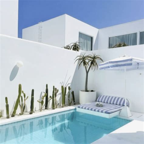 White Pool Tile Ideas - Designing A Modern Outdoor Space With A ...