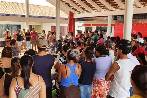 Escolas Municipais Abriram Port Es No Domingo Para Acolher Pais