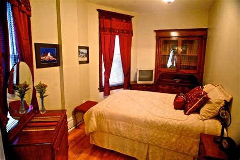 OLD CHICAGO INN CHICAGO - LAKEVIEW - RATES FROM $157