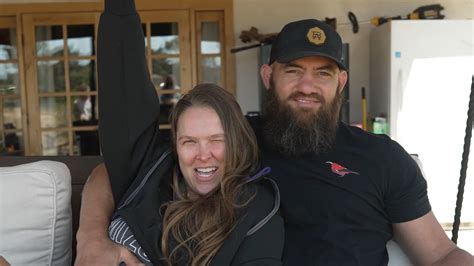 Ronda Rousey 4 Months Pregnant, Shows Off Baby Bump! - Celebrity Zones