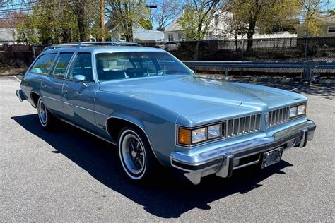 1977 Pontiac Lemans Safari Station Wagon | Pontiac lemans, Station ...