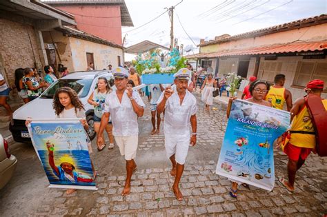 Fé tradição e cultura Iemanjá é reverenciada presentes e