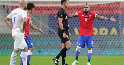 Los Groseros Errores Del árbitro Wilmar Roldán Y Del Var En Paraguay Chile Por La Copa América