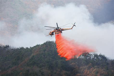 밀양산불 1일 진화완료 목표오전 9시 진화율 48 헬기 57대 투입