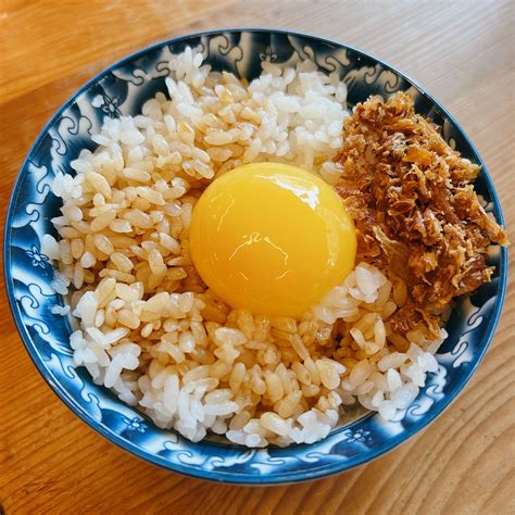 【台南美食】鼎富發豬油拌飯 Ig打卡很夯的生蛋黃豬油拌飯！隱身巷內的排隊小吃！ 用快門記錄著生活