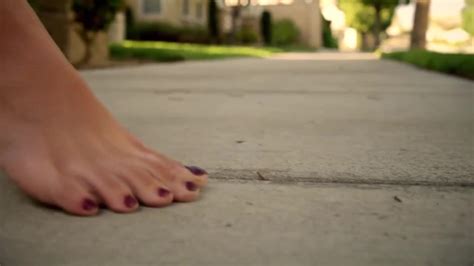 Giantess Katelyn Brooks Helping The Neighborhood By Crushing Ants