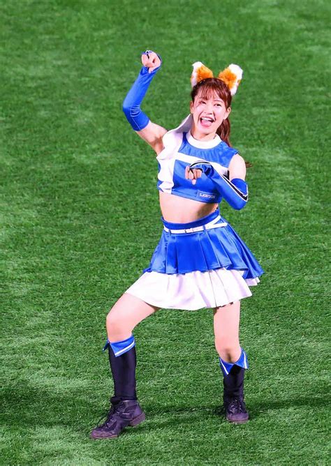 きつねダンスを披露するファイターズガール ― スポニチ Sponichi Annex 野球