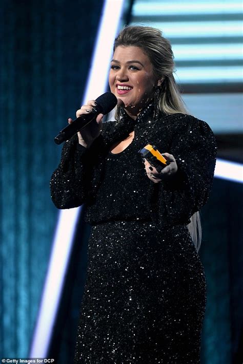 Kelly Clarkson Starts 2020 Billboard Music Awards With Rendition Of