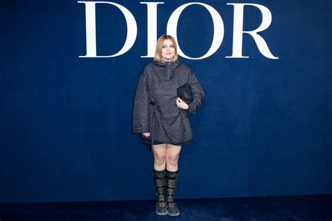 Photo La chanteuse Louane Emera Photocall du défilé Christian Dior