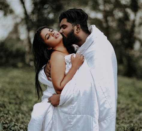 India Couple Bullied For Intimate Wedding Photoshoot Bbc News