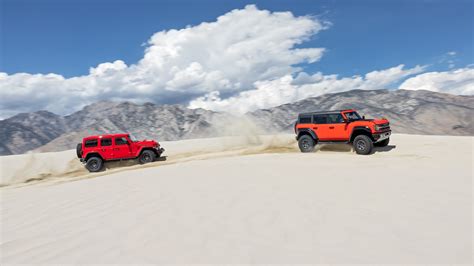 Top 82 Imagen Ford Bronco Raptor Vs Jeep Wrangler Abzlocalmx